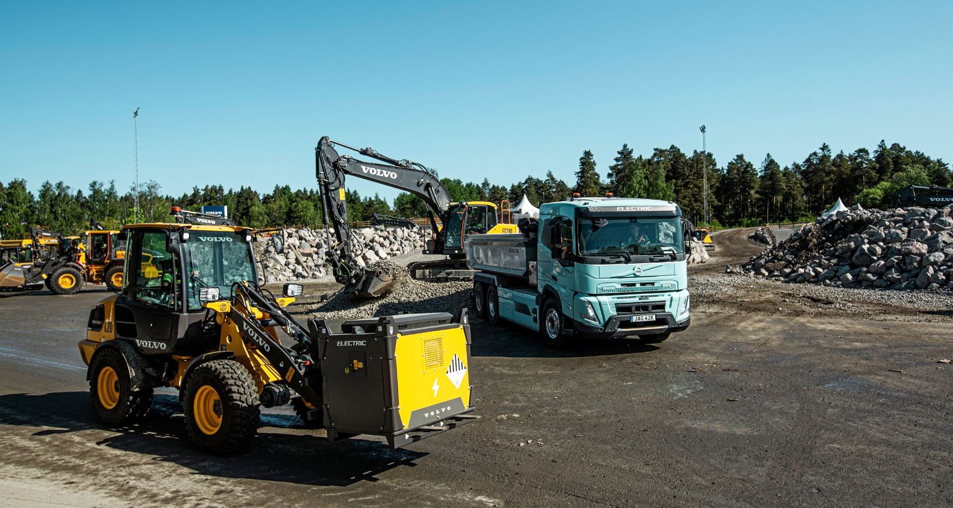 Neben der Modernisierung seines konventionellen Angebots setzt Volvo CE sein Versprechen fort, die Industrie hin zu einem fossilfreien Bauwesen zu f&uuml;hren, und pr&auml;sentiert mehrere spannende elektrische Neuerungen im mittleren Maschinensegment.